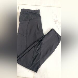 Lululemon black leggings with pockets and lace details size 8 - like new